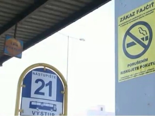 Košickým vodičom blokuje zastávka prístupovú cestu do garáží