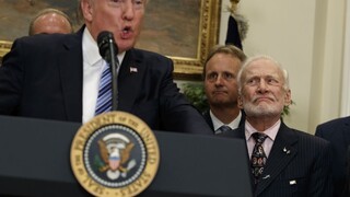 Údiv, zdesenie aj pobavenie. Reakcie astronauta na Trumpov prejav bavia internet