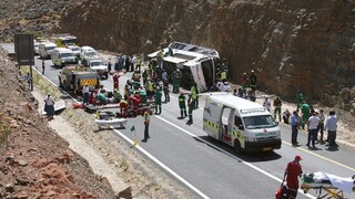 Pri dopravnej nehode zahynuli desiatky ľudí, nákladiak bol preťažený