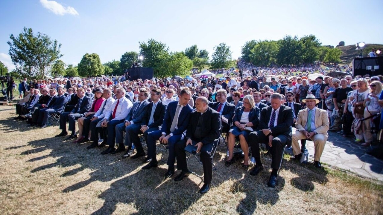 Smer zvážal na Devín dôchodcov za štátne peniaze, tvrdí OĽaNO