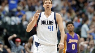 Nestarnúci basketbalista Nowitzki sa chystá na 20. sezónu za jeden klub