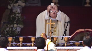 Vatikán zakázal bezlepkové hostie, celiatici môžu mať problém