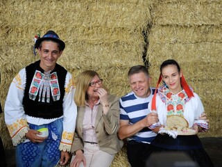 Fotogaléria: Fico bol na žatevnom výjazde, Hlina vylieval mlieko