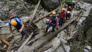 Slovenský raj je preplnený, turisti čakajú desiatky minút