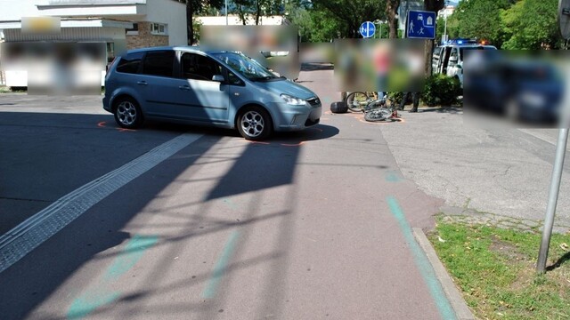 Cyklista zomrel po zrážke s autom, polícia hľadá svedkov nehody