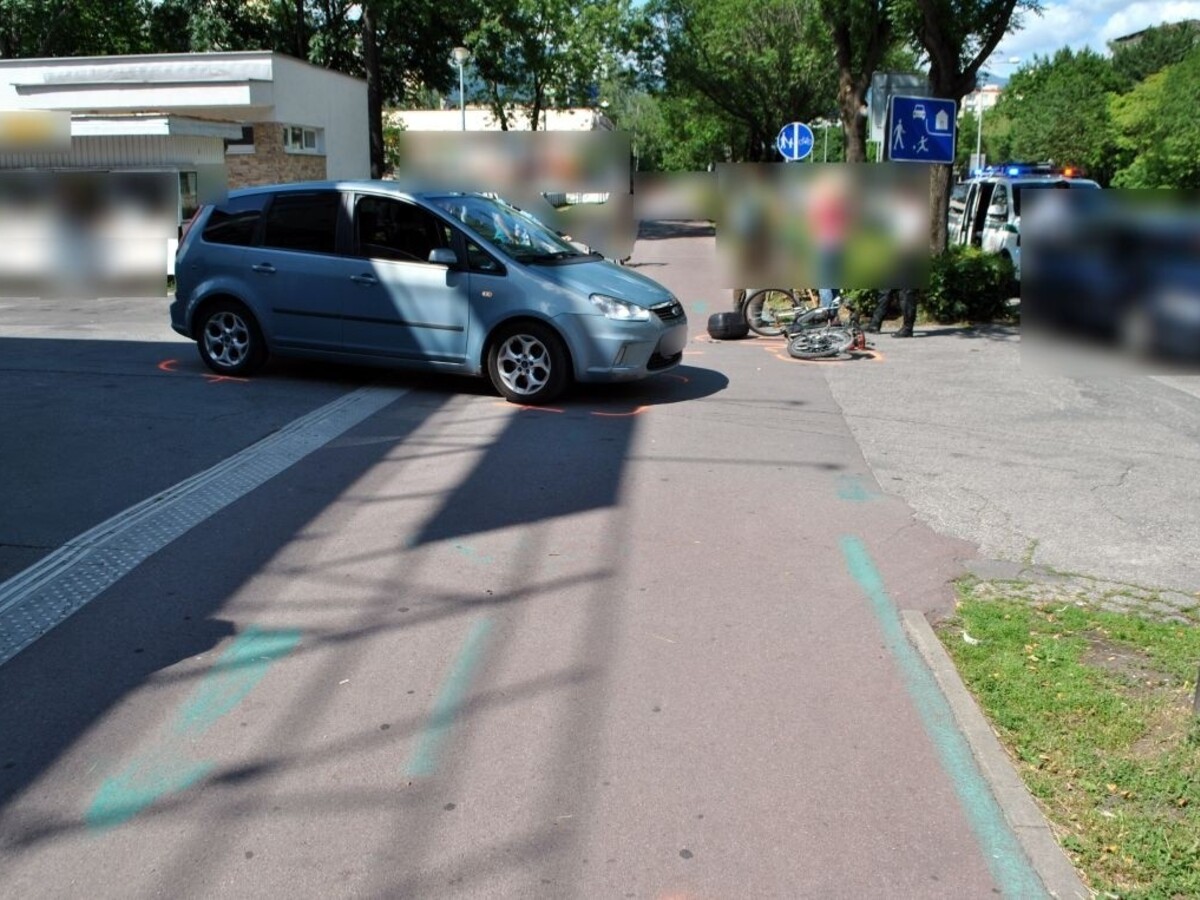 Cyklista zomrel po zrážke s autom, polícia hľadá svedkov nehody