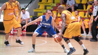 Súper slovenských basketbalistov napľul rozhodcovi do tváre