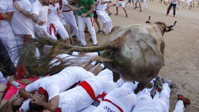 spain-running-of-the-bulls-69485-e9f0f321e2854d84aaf6cadb559e1e75_0a000002-e20d-4829.jpg