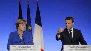 Merkelová a Macron hovorili na stretnutí o zlepšení budúcnosti EÚ