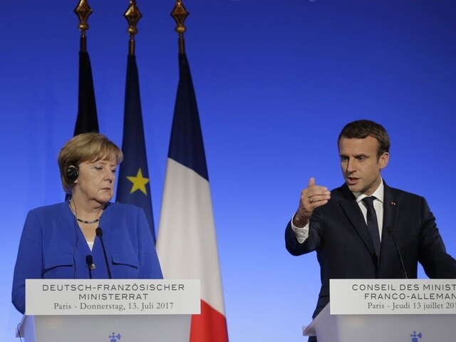 Merkelová a Macron hovorili na stretnutí o zlepšení budúcnosti EÚ