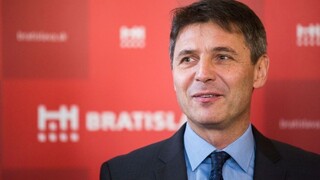 Nesrovnal bude zarábať menej, poslanci sú nespokojní s jeho prácou