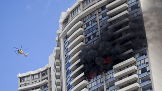 Výškovú budovu v Honolulu zachvátili plamene, hlásia mŕtvych