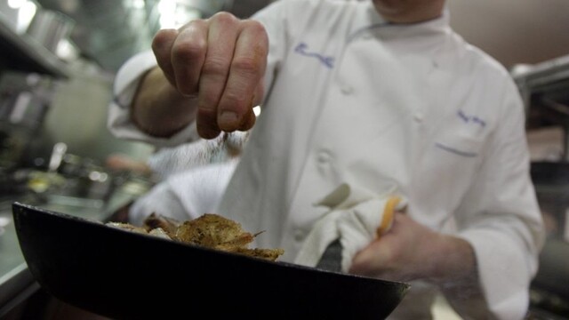 kuchár jedlo gastronómia 1140px (TASR)