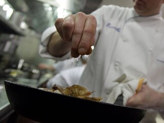 kuchár jedlo gastronómia 1140px (TASR)
