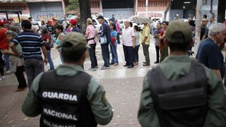 Referendum proti prezidentovi Venezuely poznačili ostré konflikty