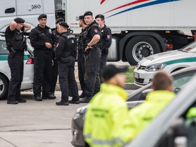 Policajti sa budú zdokonaľovať v troch cudzích jazykoch