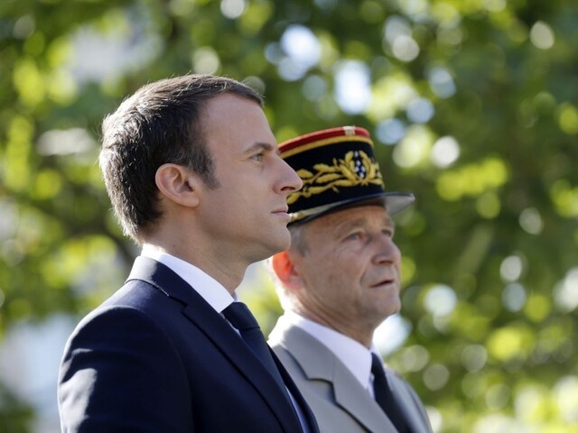 Šéf francúzskej armády po verejnom spore s Macronom končí