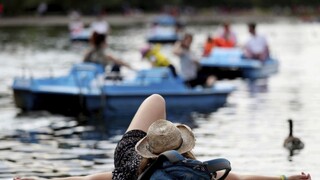 Pozor na prehriatie organizmu, hlásia poriadne horúčavy