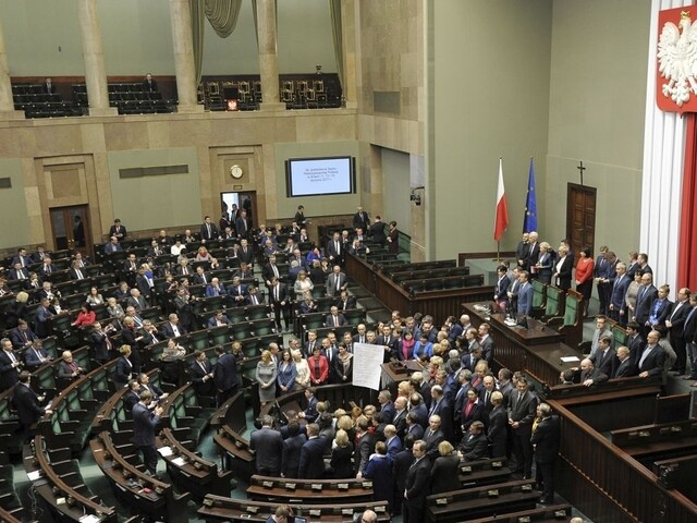 Zrušili deľbu moci? Poľsko schválilo ostro kritizovanú reformu