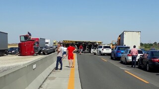 Pred Bratislavou sa po hromadnej nehode vytvorili obsiahle kolóny