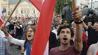 Kontroverznú reformu súdnictva schválil po Sejme aj poľský Senát