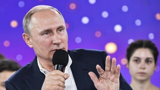 Putin vystúpil pred mládežou: Som obyčajný človek