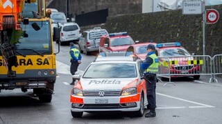 Páchateľa útoku motorovou pílou v Schaffhausene zadržali pri Zürichu