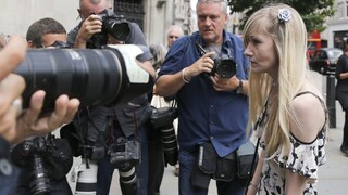 Rodičia chorého Charlieho chcú, aby zomrel doma. Nemocnica je proti