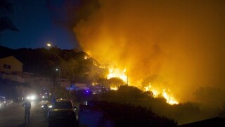 Pri úteku pred požiarom si Francúzi brali len najnutnejšie veci