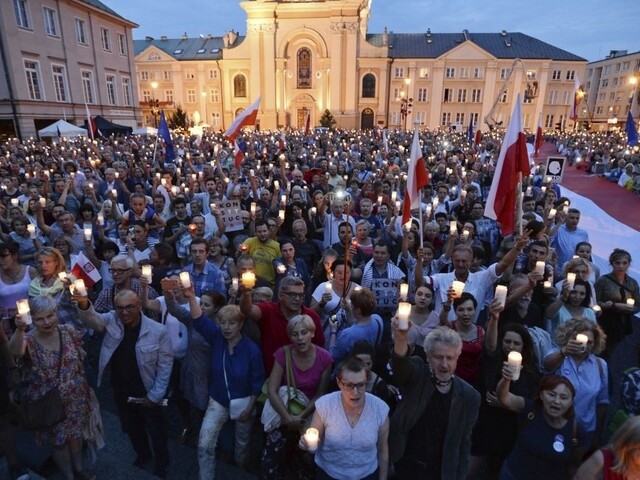 Poľská vláda sa prezidentovho veta neobáva, reformu vraj presadí