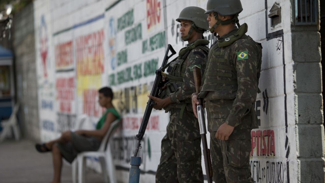 Brazília bojuje proti drogovým dílerom, do ulíc povolali armádu