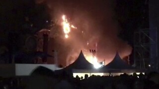 Pódium hudobného festivalu zachvátil požiar, evakuovali tisíce ľudí