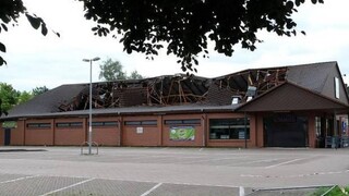 Na predmestí Hannoveru sa zrútila strecha supermarketu