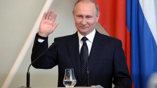 Putin reaguje na sankcie: Rusko musia opustiť stovky diplomatov