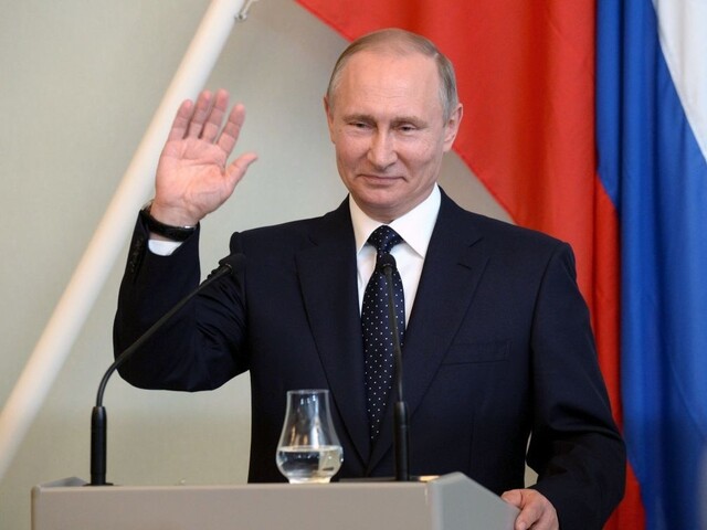 Putin reaguje na sankcie: Rusko musia opustiť stovky diplomatov