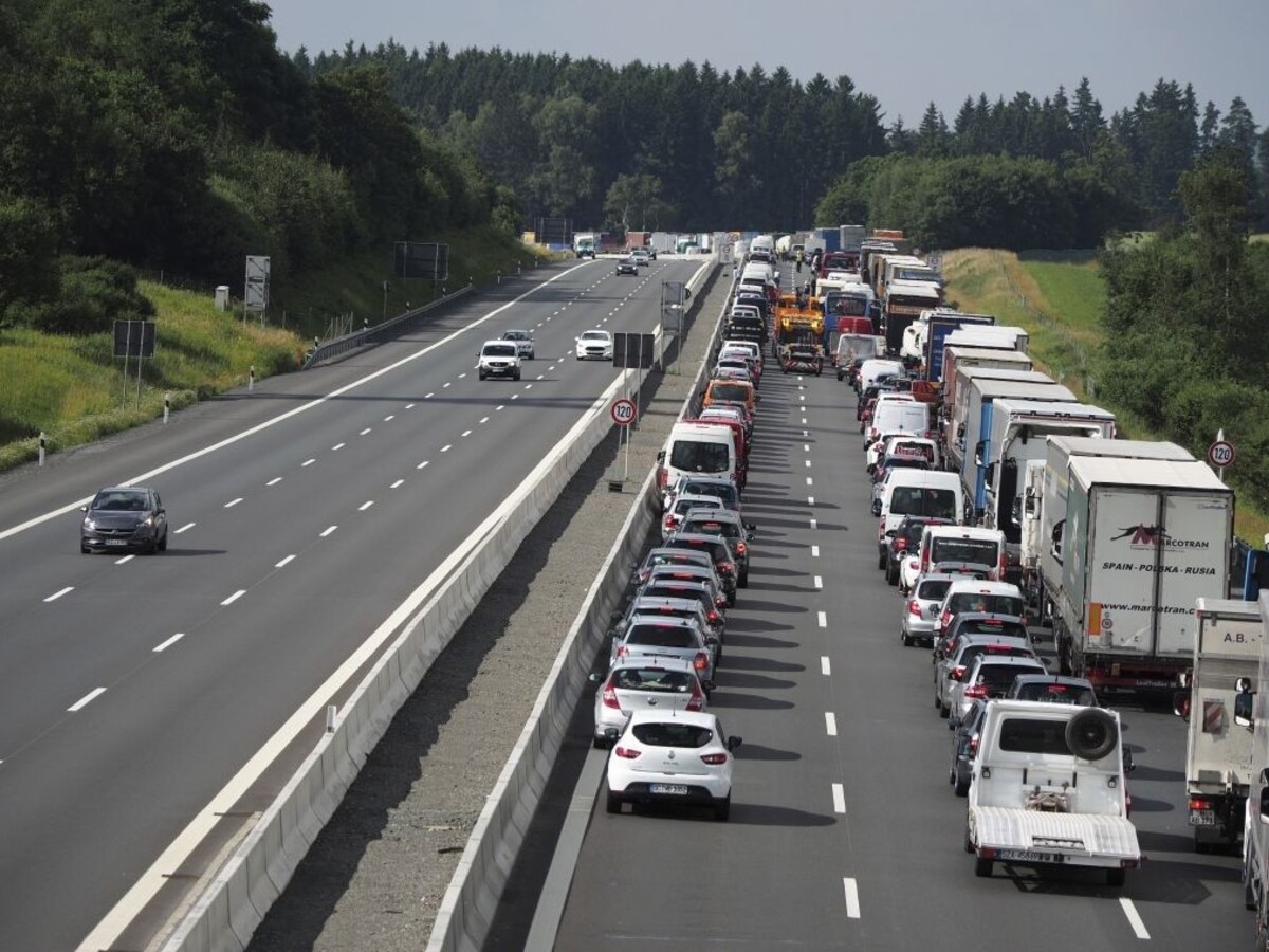 kolóna autá diaľnica nehoda 1140 px (SITA/AP)