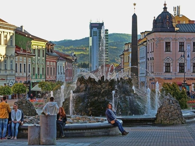 Obyvatelia Banskej Bystrice sa dočkali, problém s parkovaním sa zmierni