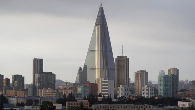 north-korea-rebuilding-the-pyramid-28138-a2a525664a42429f8d3ece2ac7b16769_0a000002-ca78-618b.jpg
