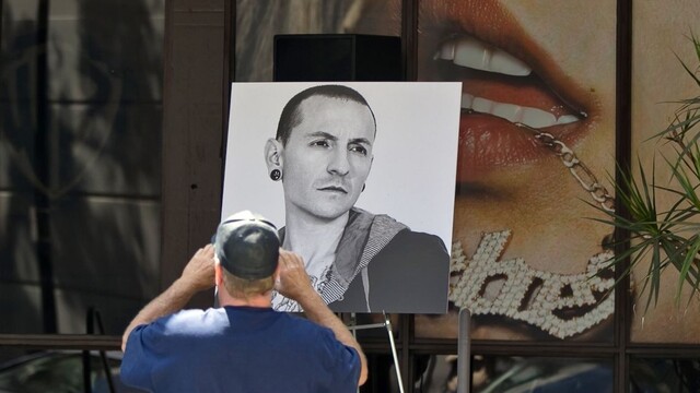 Speváka skupiny Linkin Park pochovali na pobreží Kalifornie