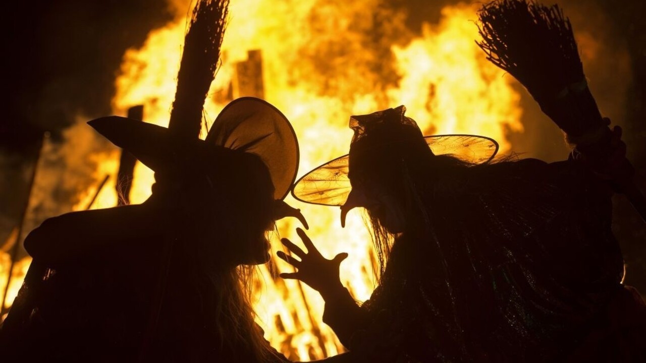 Hon na čarodejnice sa neskončil. V tejto krajine trvá dodnes