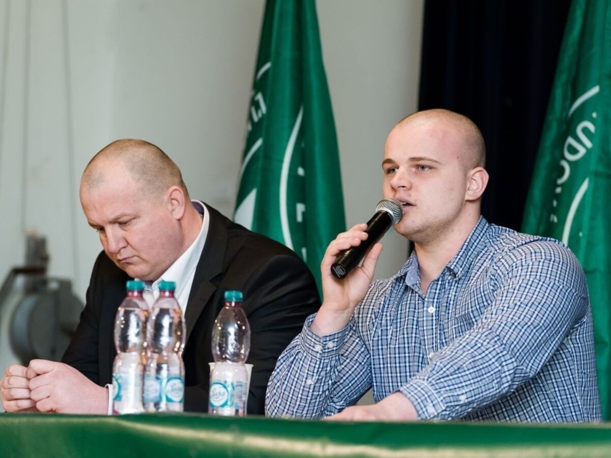 Kotlebovca Krupu pre sporné výroky o Židoch a Rómoch neobvinia