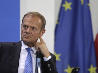 Tusk vypovedal v prípade leteckého nešťastia pri Smolensku