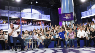 Prosím, kandidujte, vyzvali Putina v televízii. Neodmietol