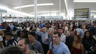 Na letisku v Barcelone štrajkujú, pasažierov upozornili na meškajúce lety
