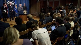Americká vláda bojuje s únikom informácií, padli obvinenia