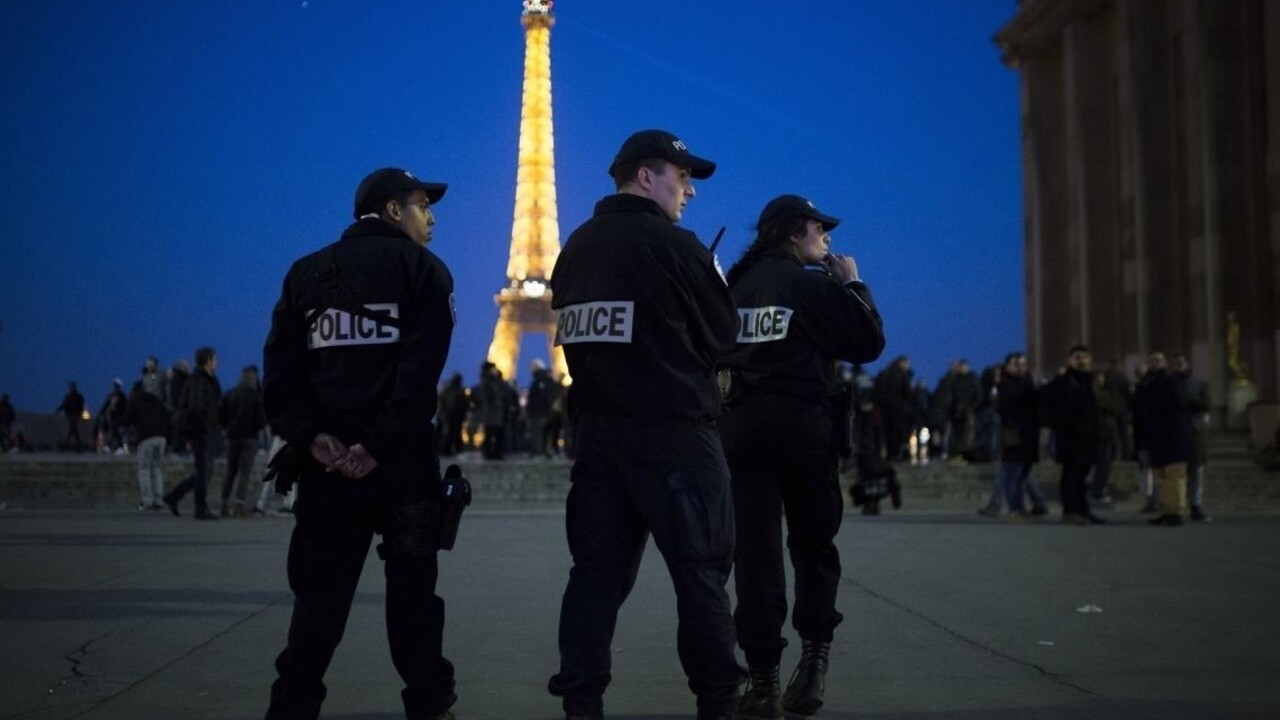 Eiffelovku museli evakuovať pre muža prepusteného z psychiatrie