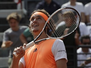 Zverev nastúpi do finále, nezastavil ho ani svetový tenista Nišikori