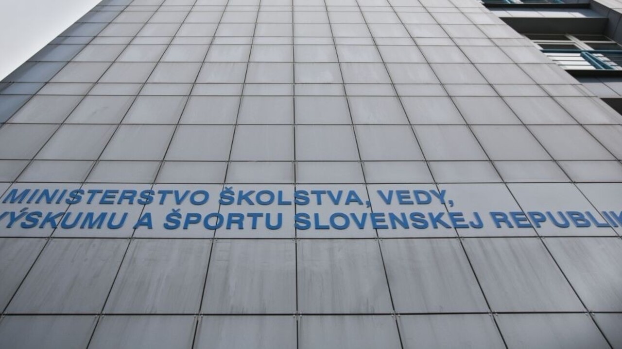 OĽaNO hovorí o pozastavení eurofondov, SaS chce odvolať riaditeľa