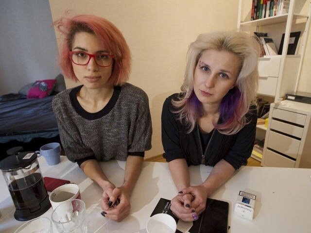 Pussy Riot protestovali pred sibírskym väzením, skončili na polícii