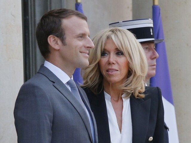Nová funkcia by Macronovej žene prilepšila, Francúzi ale protestujú